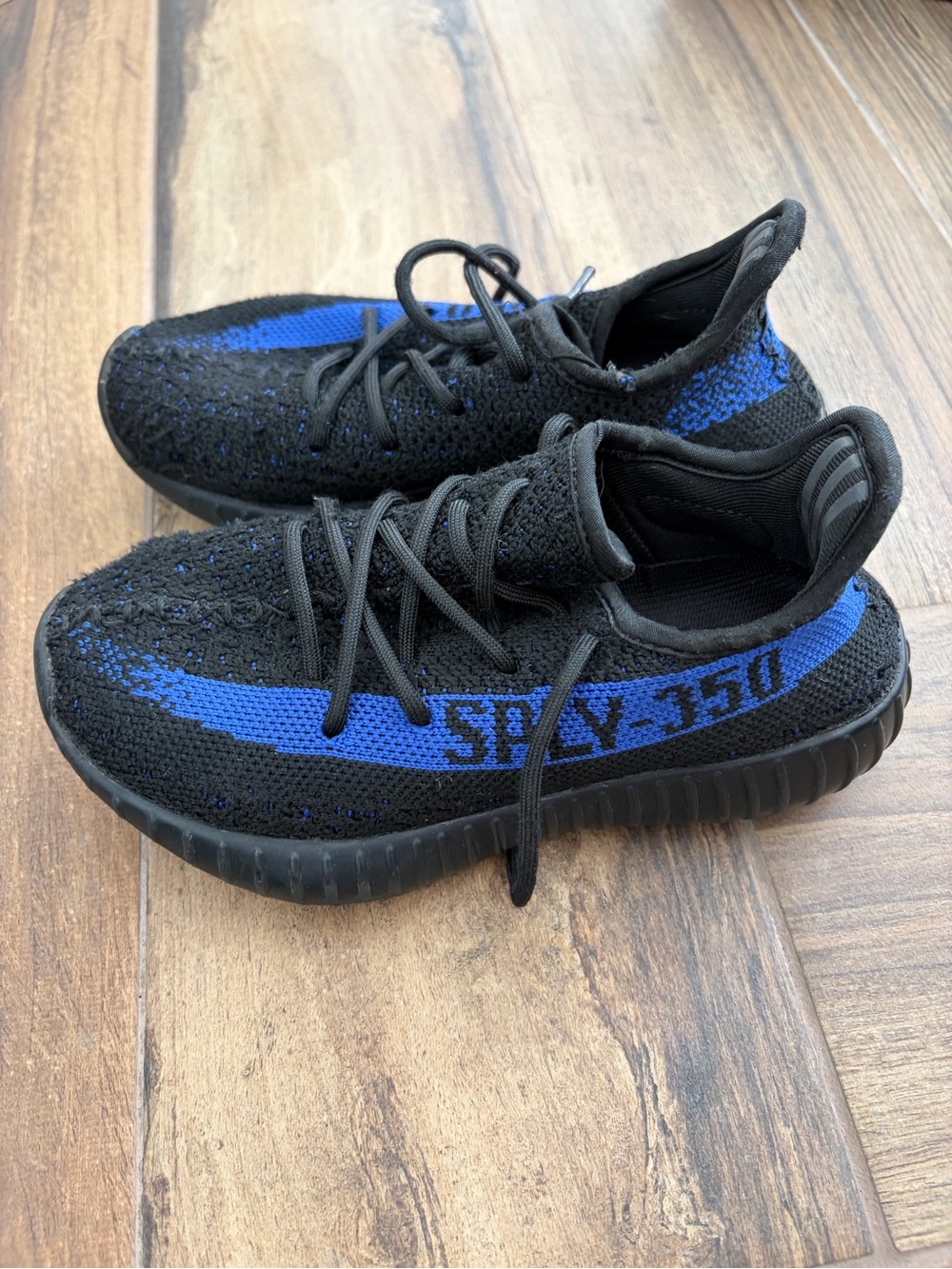 Adidas Yeezy Boost 350 V2
Black with Blue Stripe kids